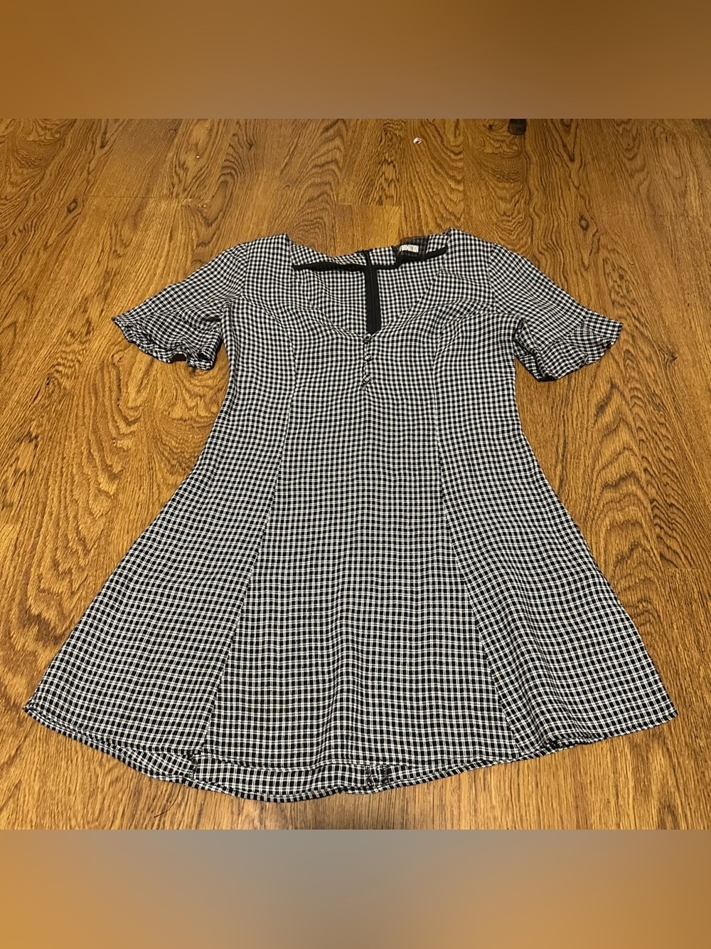 Reformation Black White Gingham Fit-and-Flare Dress size 4P short sleeve v neck